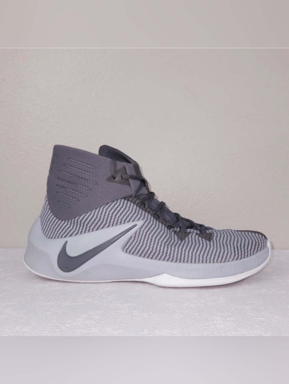 NIKE Zoom Clear Out Basketball Shoes Men's US 13 Athletic Sneakers